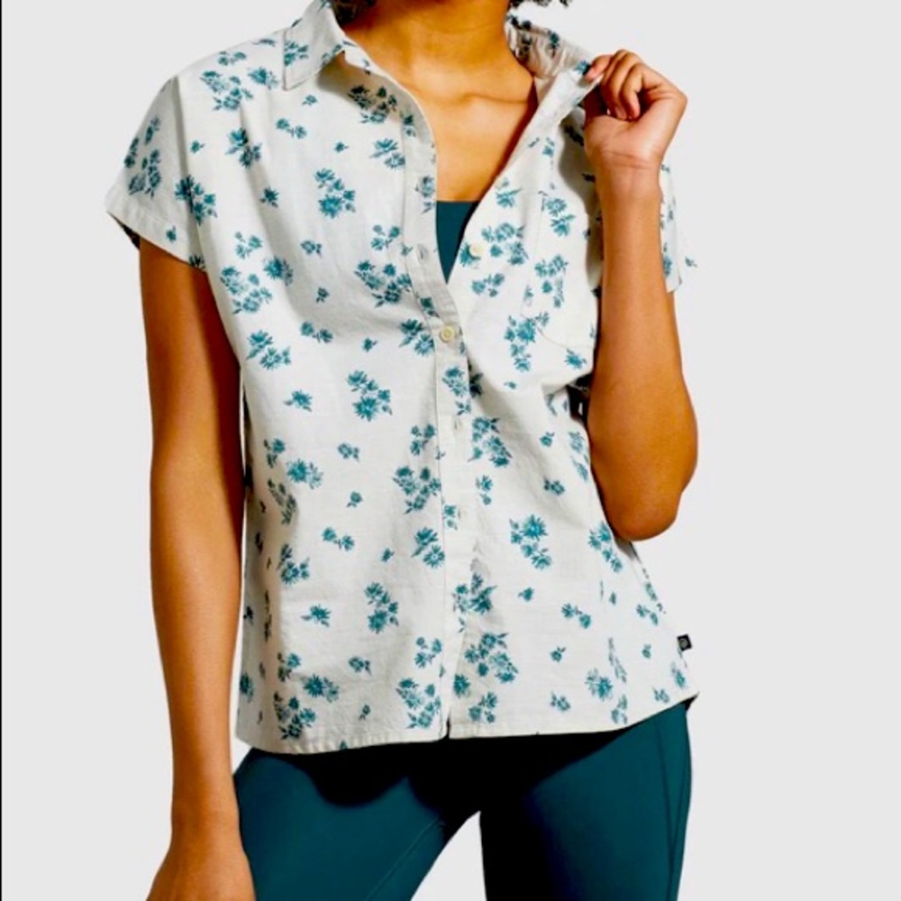 Natural Women’s Short Sleeve Button Down